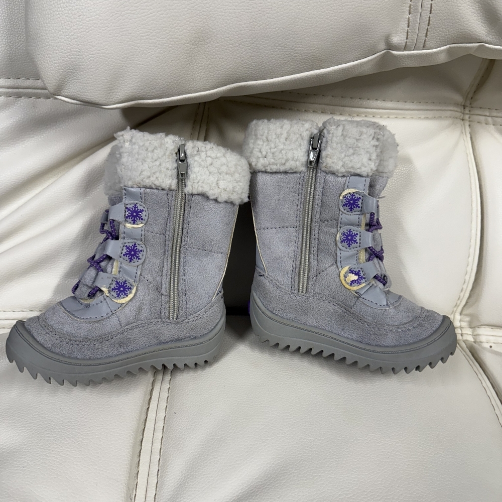 Cozy Gray Kids Boots with Purple Accents